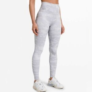Women's Gray & White Camouflage High-Waisted Leggings 25”, Size 4